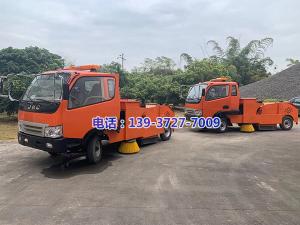 廣西公路管理局程站長與我司共同努力，開發(fā)出了一款GQ-1800E型自行式路面清掃機	