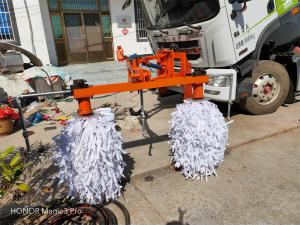 徐州市銅山區(qū)公路局一款新型三波護(hù)欄板清洗機(jī)開(kāi)始工作